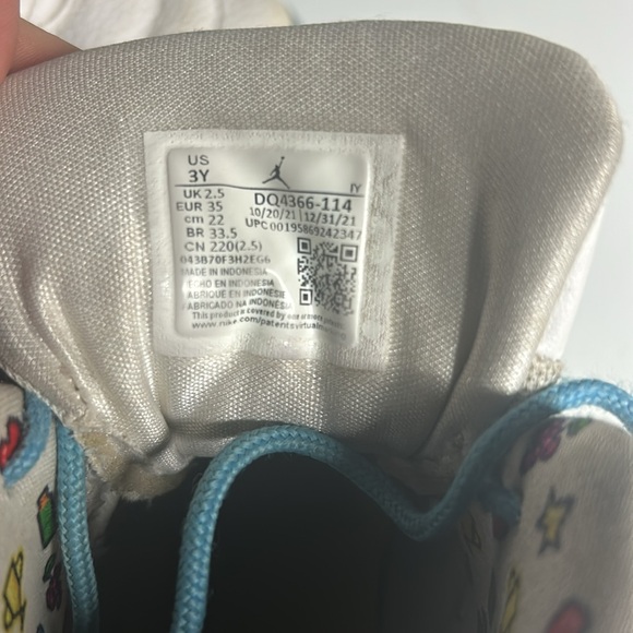 Girls Jordan 12s used no box - Picture 5 of 5